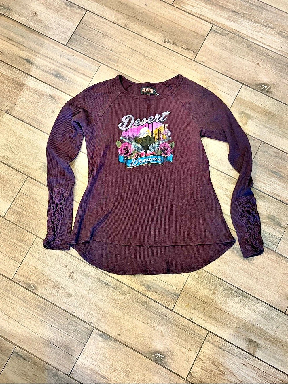 Shyanne Long Sleeve Graphic Top in Purple Size Small